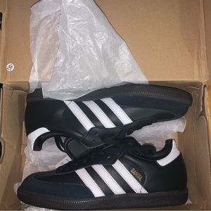 NWT adidas samba sneakers